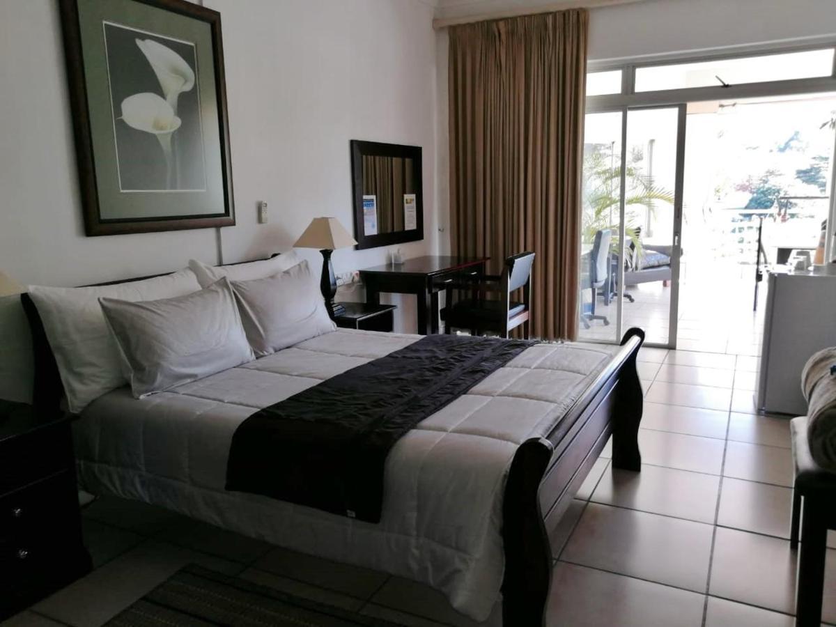 Sunset Boulevard Riverlodge Paarl Exterior photo